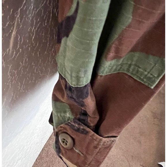 Vintage U.S. Air Force Issued Woodland Camo Shirt/Jacket with Patches - Picture 7 of 8